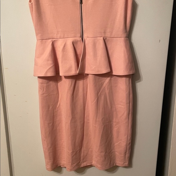 Alice + Olivia Size 8 Pink Shiny Peplum Midi Dress - Picture 7 of 9